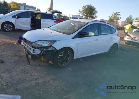 2014 Ford Focus Se z USA, uszkodzony, nr VIN 1FADP3K21EL121774